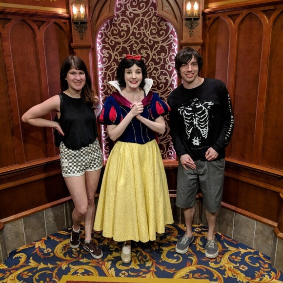 Meet your Posher, Lizz - Picture 4 of 5